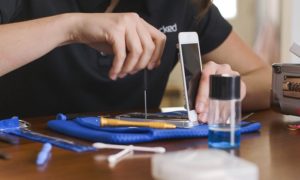 What to keep in mind when looking for cell phone repair Spring branch?
