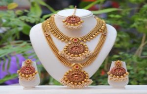 Buy genuineand latestpearl necklace from online stores